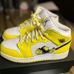 Air Jordan 1 mid. Size 7Y slightly used.